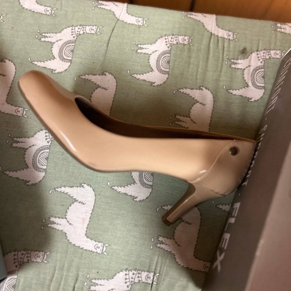 Life Stride comfy heel. Woman’s size 8 - Picture 5 of 6